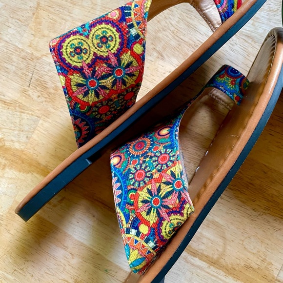 Colourful Leather Vacation Sandals! - Picture 6 of 10